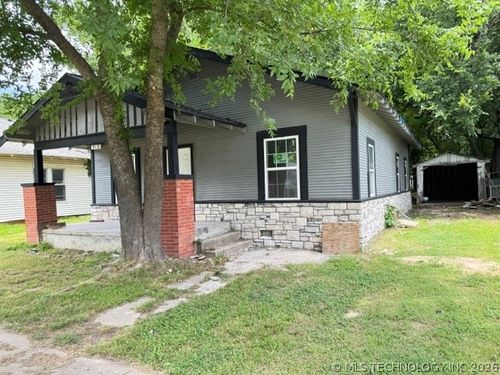 712 W 9th St, Ada, OK, 74820-4816 | Card Image