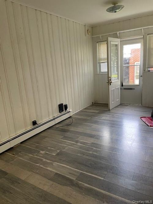 g1-175 Main St, Huntington, NY, 11743 | Card Image