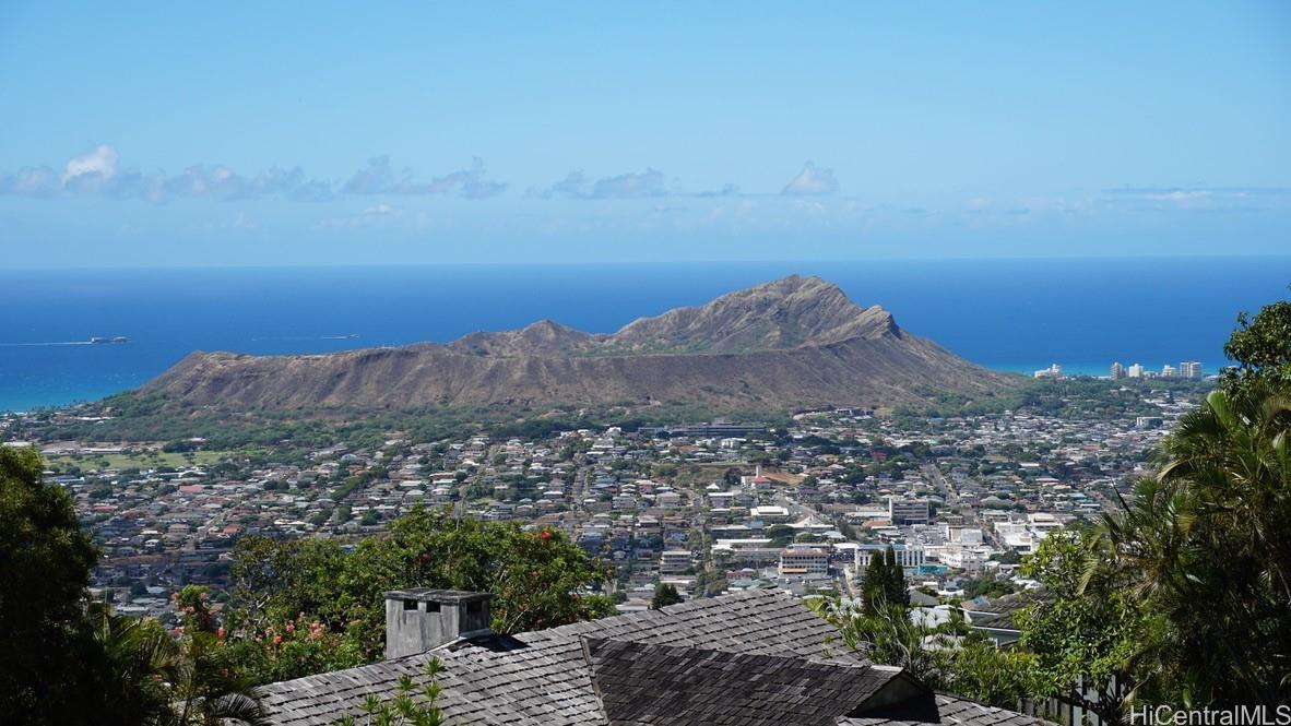 Maunalani Cir, Honolulu, HI 96816