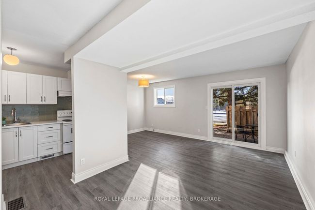 823 Datzell Lane, Condo with 3 bedrooms, 2 bathrooms and 1 parking in Kingston ON | Image 5