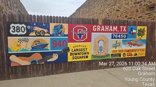 620 Oak St, Graham, TX, 76450-3040 | Card Image