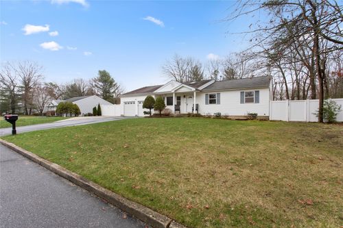 17 Pine Cone Ln, Islandia, NY, 11749-5568 | Card Image