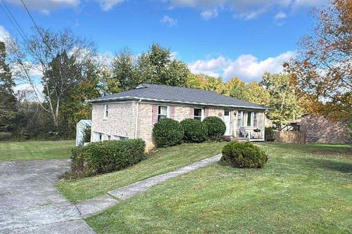 103 Haley Rd, Dickson, TN, 37055-9752 | Card Image