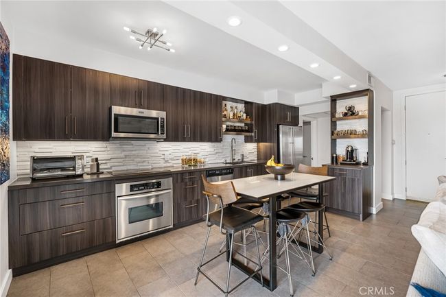 APT-207 - 1131 Alta Loma Rd, Condo with 1 bedrooms, 2 bathrooms and 1 parking in West Hollywood CA | Image 4