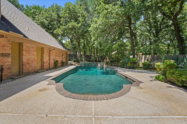 cool off in this beautiful pool | Image 31
