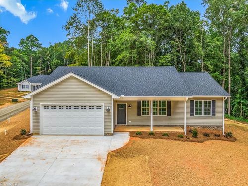 506 Carolina Ave, Yadkinville, NC, 27055-8207 | Card Image