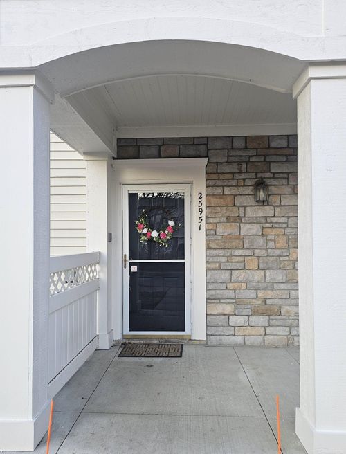 25951 Waterway Dr, Harrison Township, MI, 48045-3064 | Card Image