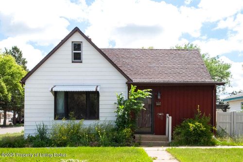 103 3rd Ave Sw, Dickinson, ND, 58601-5558 | Card Image