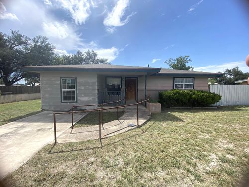15 Burleson St, Eden, TX, 76837-1329 | Card Image