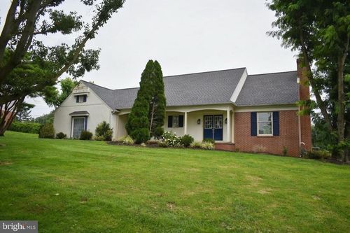 2311 Springfield Dr, Chambersburg, PA, 17202-9085 | Card Image