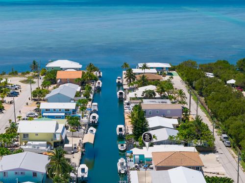 574 & 576 99th Street Ocean, Marathon, FL, 33050-3381 | Card Image