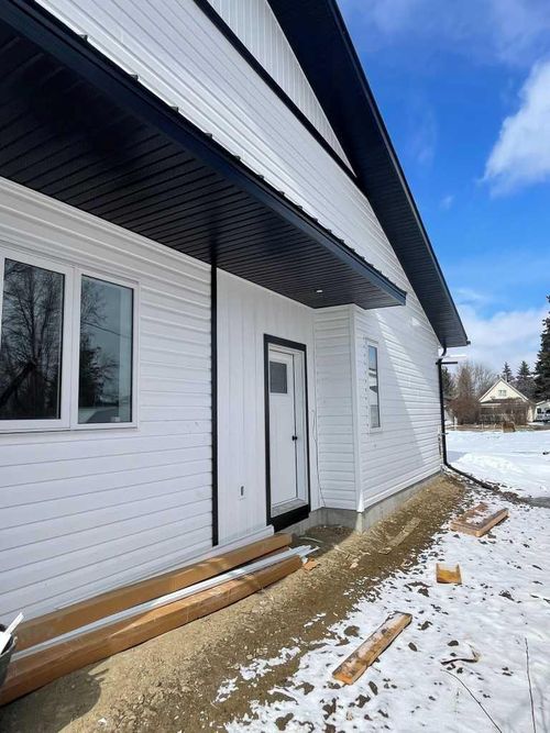 5-5463 55 Ave, Lacombe, AB, T4L1M1 | Card Image