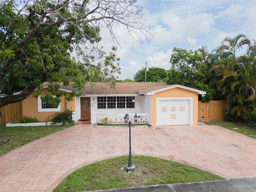 1910 N 35th Ave, Hollywood, FL, 33021-4827 | Card Image