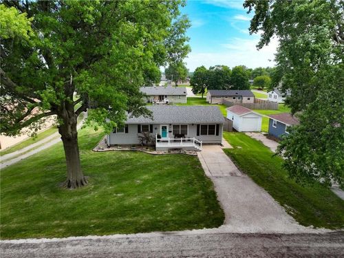 105 Sioux Ave, Hiawatha, KS, 66434-2754 | Card Image