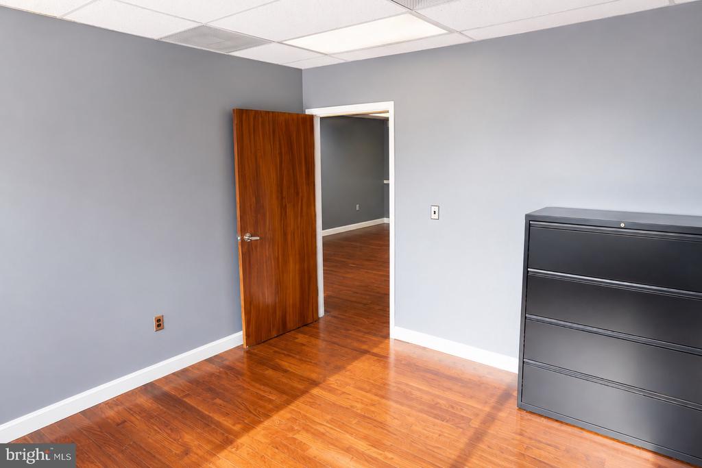Commercial Lease in EDISON 4