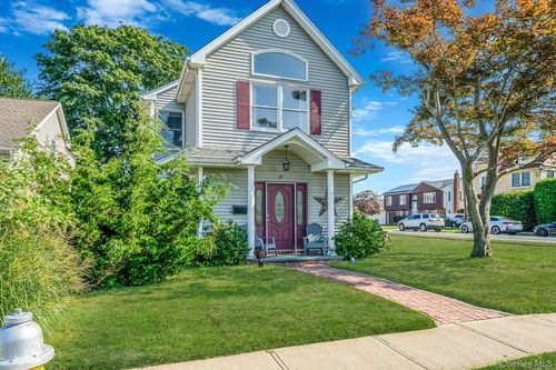 29 North Plz, Amity Harbor, NY, 11701-4012 | Card Image