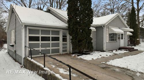 512 Eden St, Saint Louis, MI, 48880-1631 | Card Image