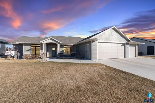 2310 N Lammers Ave, Tea, SD, 57064-2630 | Card Image