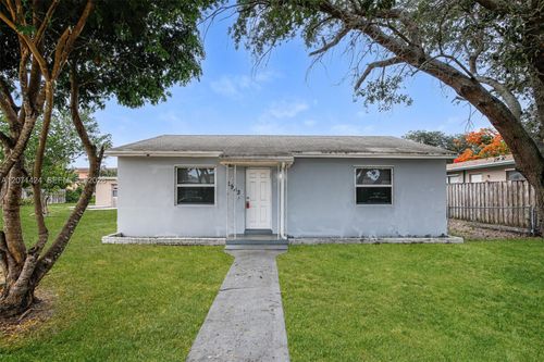 1943 Thomas St, Hollywood, FL, 33020-2130 | Card Image