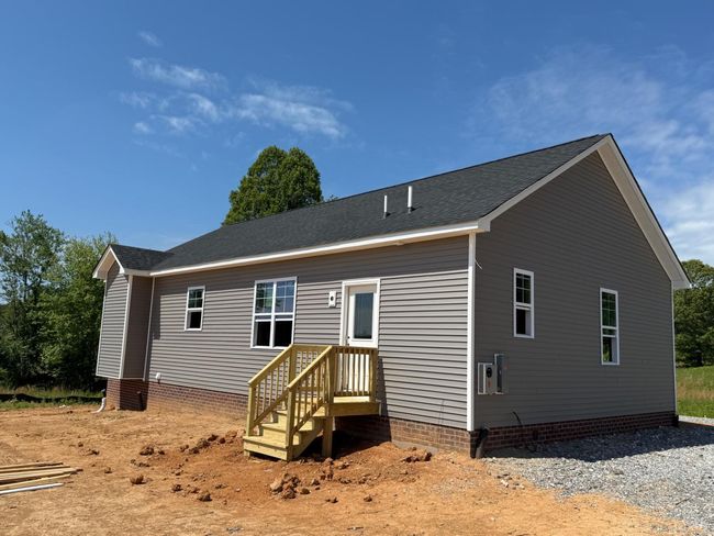 8666 Hat Creek Rd, House other with 3 bedrooms, 2 bathrooms and null parking in Brookneal VA | Image 16