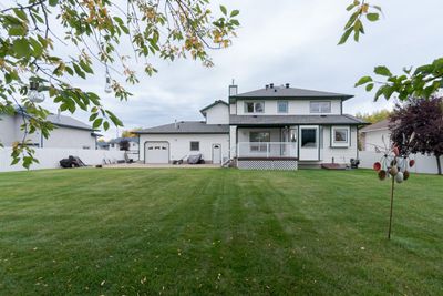 132 Westwood Dr, House detached with 4 bedrooms, 3 bathrooms and 9 parking in Fort Mcmurray AB | Image 2