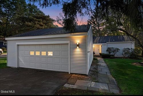 8 Loudonwood E, Albany, NY, 12211-1463 | Card Image