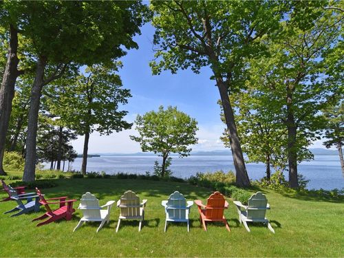 349 Morgan Dr, Shelburne, VT, 05482-7555 | Card Image