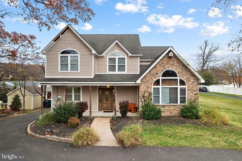 827 Hulmeville Rd, Langhorne, PA, 19047-2756 | Card Image