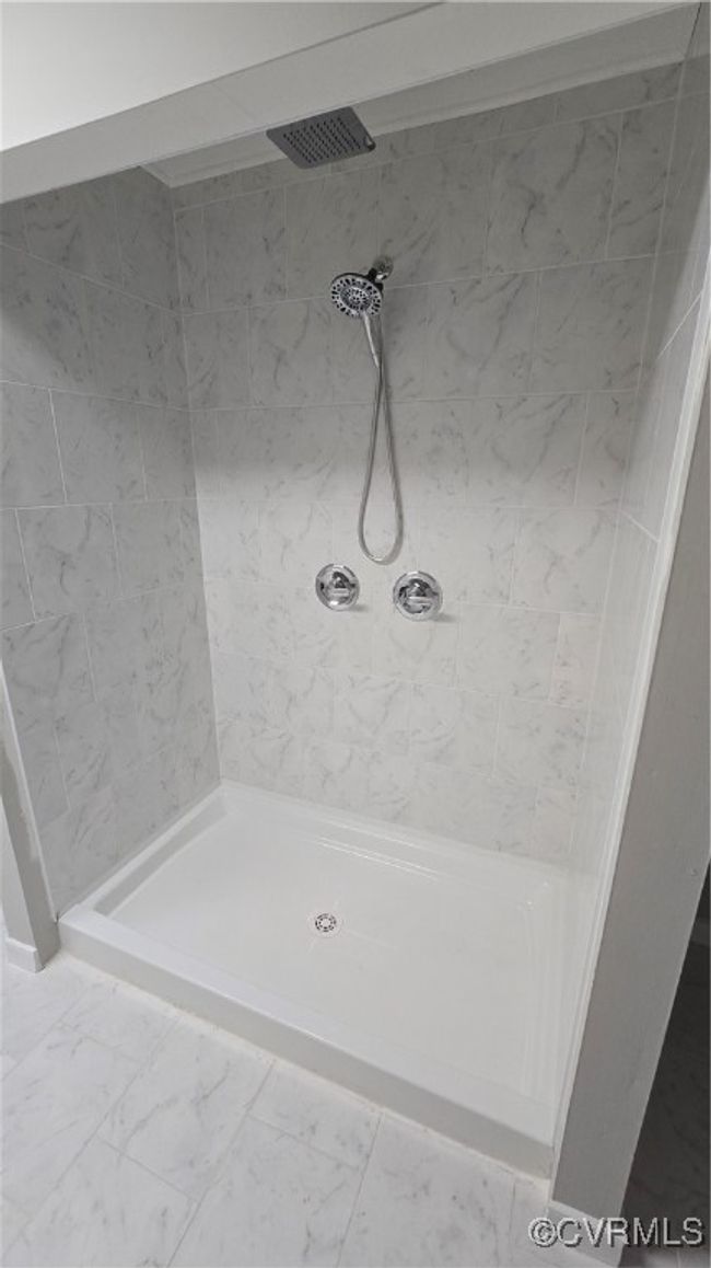 3rd floor suite with walk in closet and full bath | Image 37