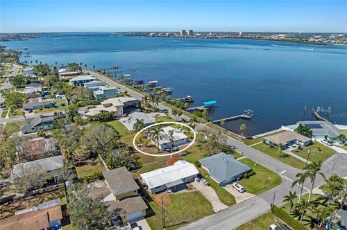 2014 Riverside Dr E, BRADENTON, FL, 34208-1536 | Card Image