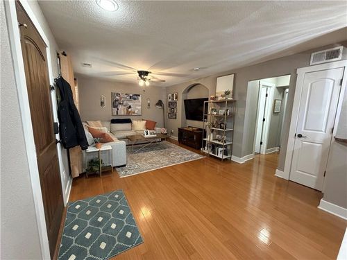 102-4500 Jefferson St, Kansas City, MO, 64111-3451 | Card Image