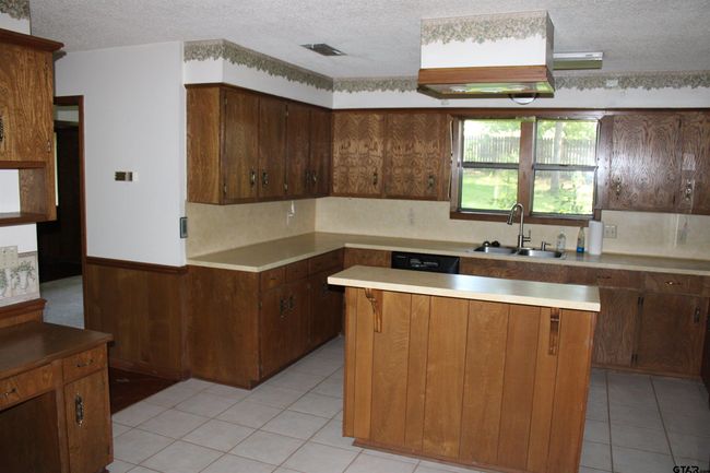 20312 Us Highway 69 S, House other with 4 bedrooms, 2 bathrooms and null parking in Tyler TX | Image 15