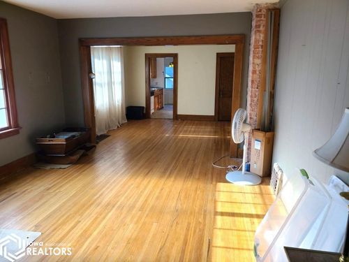 1025 2nd St Nw, Mason City, IA, 50401-2819 | Card Image