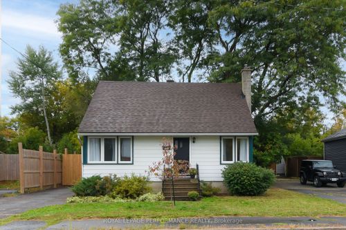 274 Queen Mary St, Ottawa, ON, K1K1X2 | Card Image