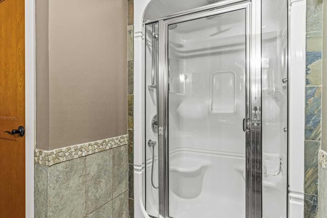 402 - 191 Kananaskis Way, Condo with 3 bedrooms, 3 bathrooms and 1 parking in Canmore AB | Image 32