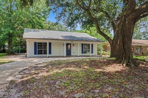 1520 S 10th Street, Ocean Springs, MS, 39564 | Card Image