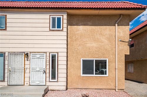 12c-2915 Cedar Ave, Las Vegas, NV, 89101-3832 | Card Image