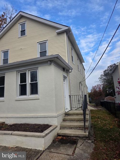 105 Mecray Ln, Maple Shade, NJ, 08052-2517 | Card Image