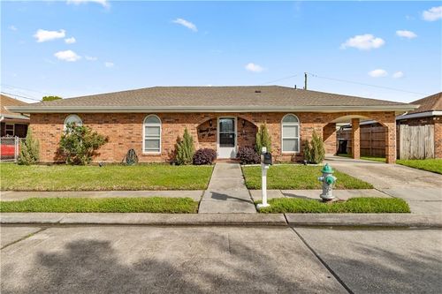 2405 Artillery Dr, Chalmette, LA, 70043-4303 | Card Image