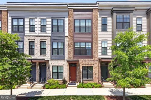 7348 Blade Dr, FALLS CHURCH, VA, 22042-3224 | Card Image
