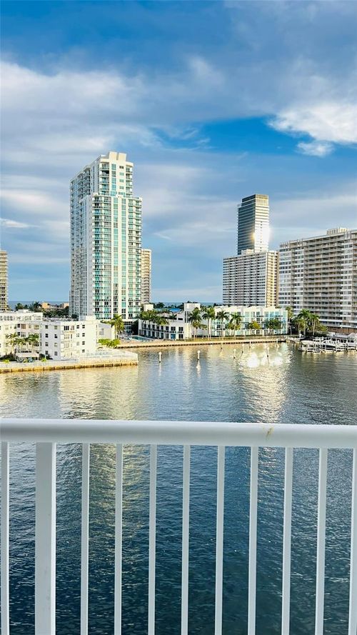 apt-604-121 Golden Isles Dr, Hallandale Beach, FL, 33009-8800 | Card Image