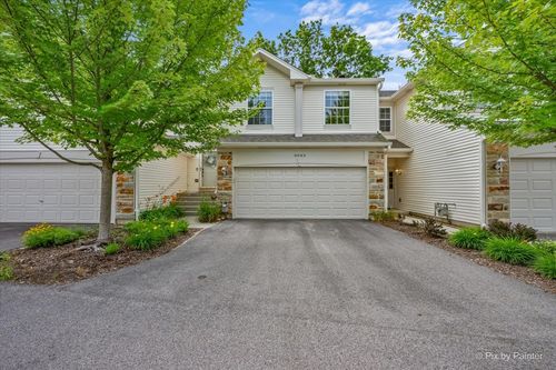 8043-8043 Sierra Woods Ln, Carpentersville, IL, 60110-3389 | Card Image