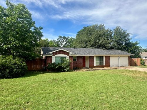 1602 England Rd, Arlington, TX, 76013-3417 | Card Image