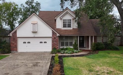 105 Concord Ave, Clute, TX, 77531-4755 | Card Image
