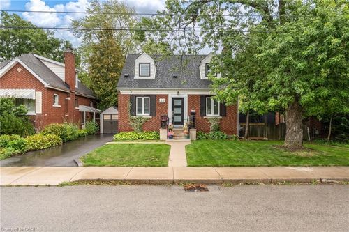 33 E 12th St, Hamilton, ON, L9A3X2 | Card Image