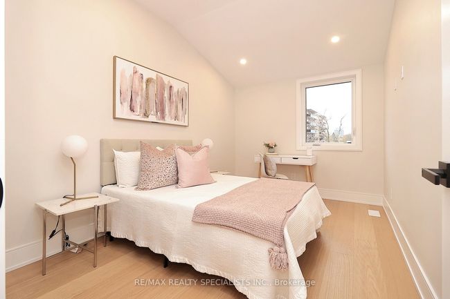 1048 Roosevelt Rd, House attached with 5 bedrooms, 6 bathrooms and 2 parking in Mississauga ON | Image 33