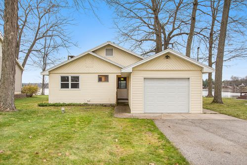 5560 Cozy Point Drive, Croton Township, MI, 49337 | Card Image