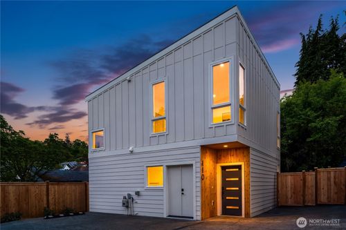 110 29th Avenue E, Seattle, WA, 98112 | Card Image