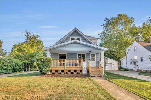 21131 Northwood Ave, Fairview Park, OH, 44126-1516 | Card Image