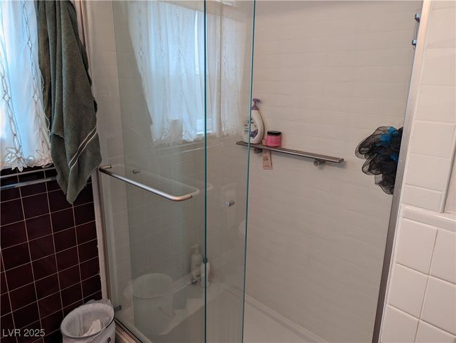 Upstairs Walk-in Shower | Image 19